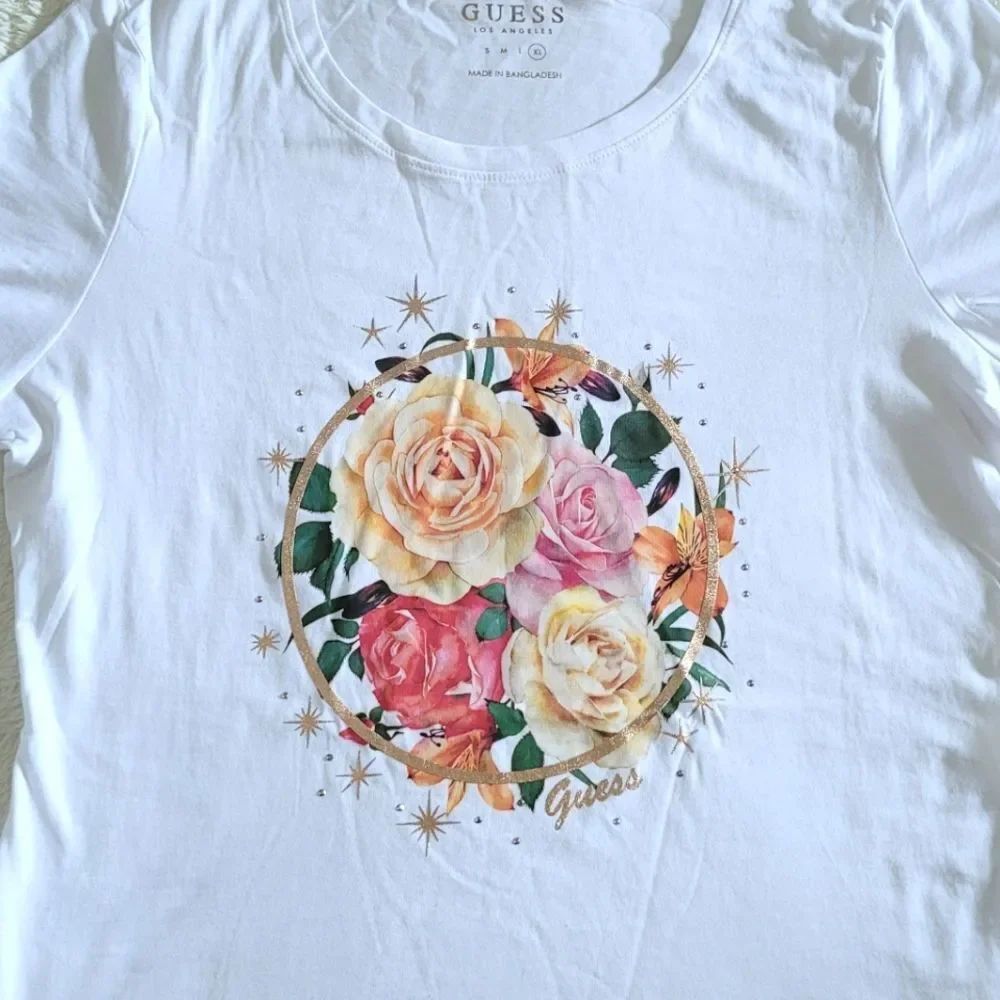 Guess❓Miller Floral💐 Graphic Tee👕 - NWT - Picture 7 of 15
